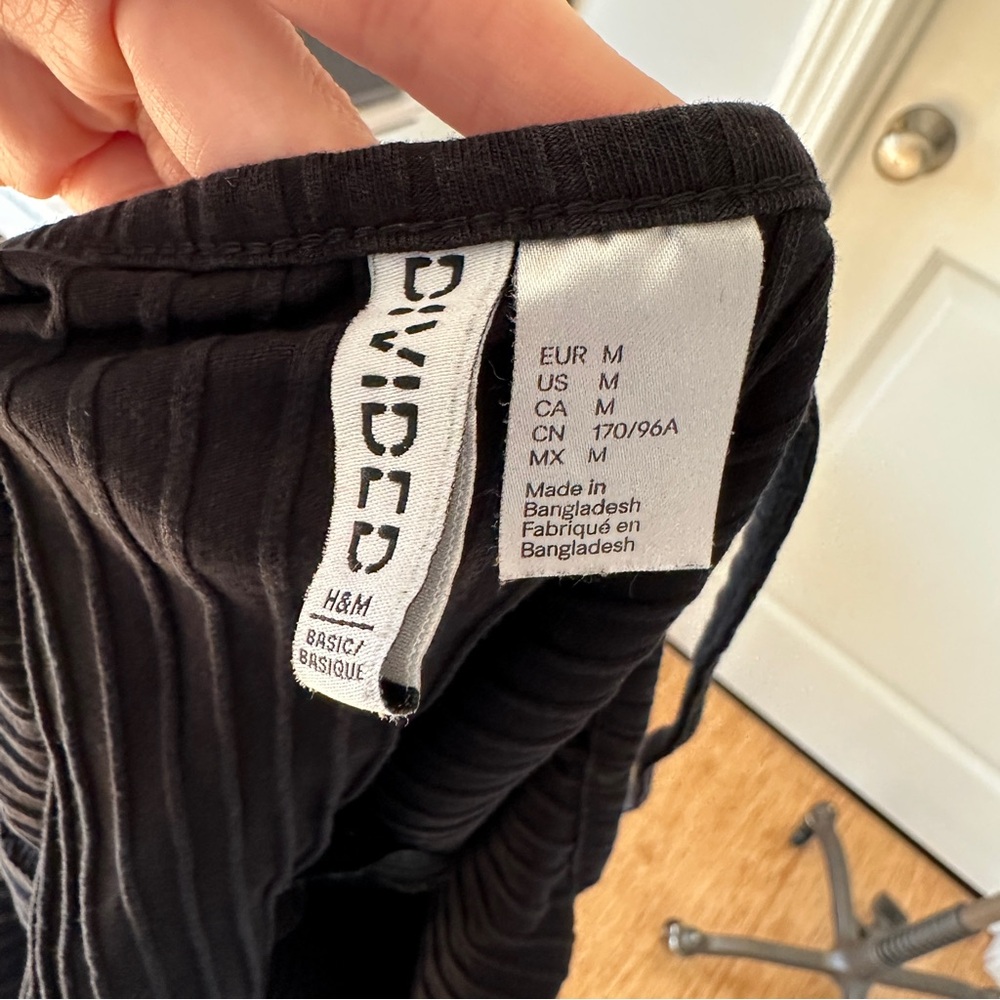 Divided Ribbed Tank Top - Picture 3 of 4